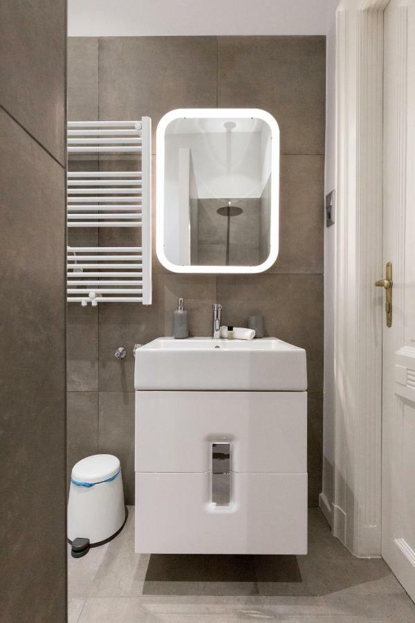Designer Dream In The Center W 2br/2bath * Budapeste