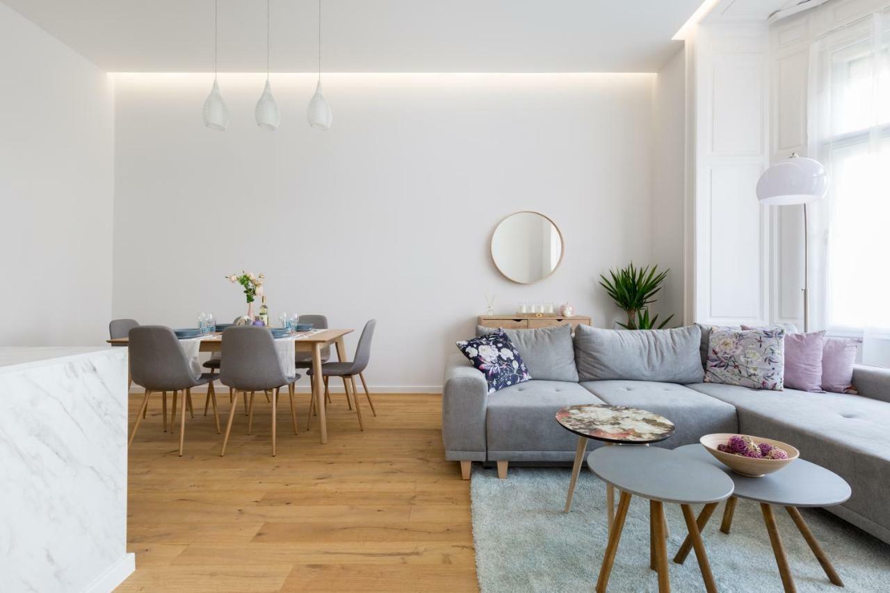Designer Dream In The Center W 2br/2bath * Budapeste