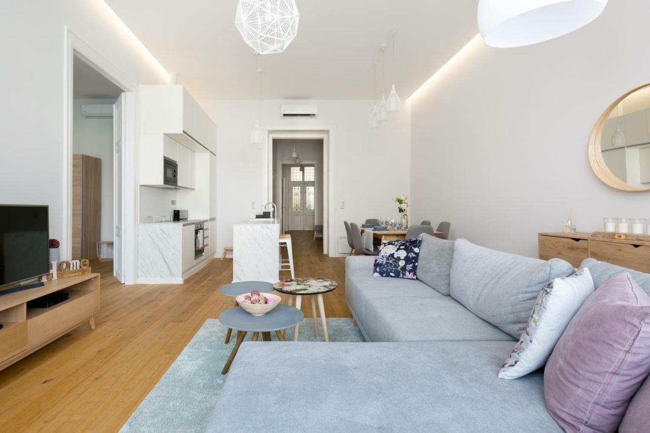 Designer Dream In The Center W 2br/2bath *