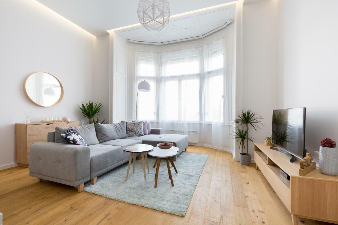 Designer Dream In The Center W 2br/2bath Appartement *